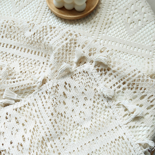 American-style non-slip crocheted lace round tablecloth, dining table cloth, vintage coffee table runner, and cabinet cover—dustproof polyester-cotton blend