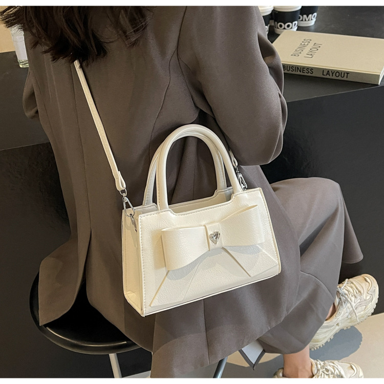 Women's Medium Pu Leather Bow Knot Cute Zipper Handbag display picture 3