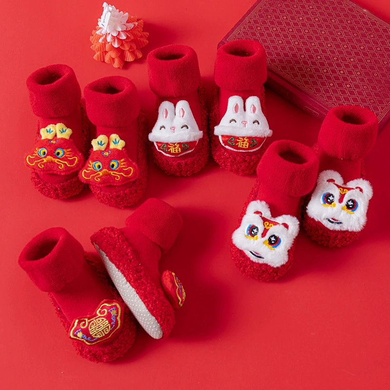 Детские напольные туфли и носки осенью и зимой толстые махры средние трубочки красные новогодние детские нескользящие мягкие напольные носки