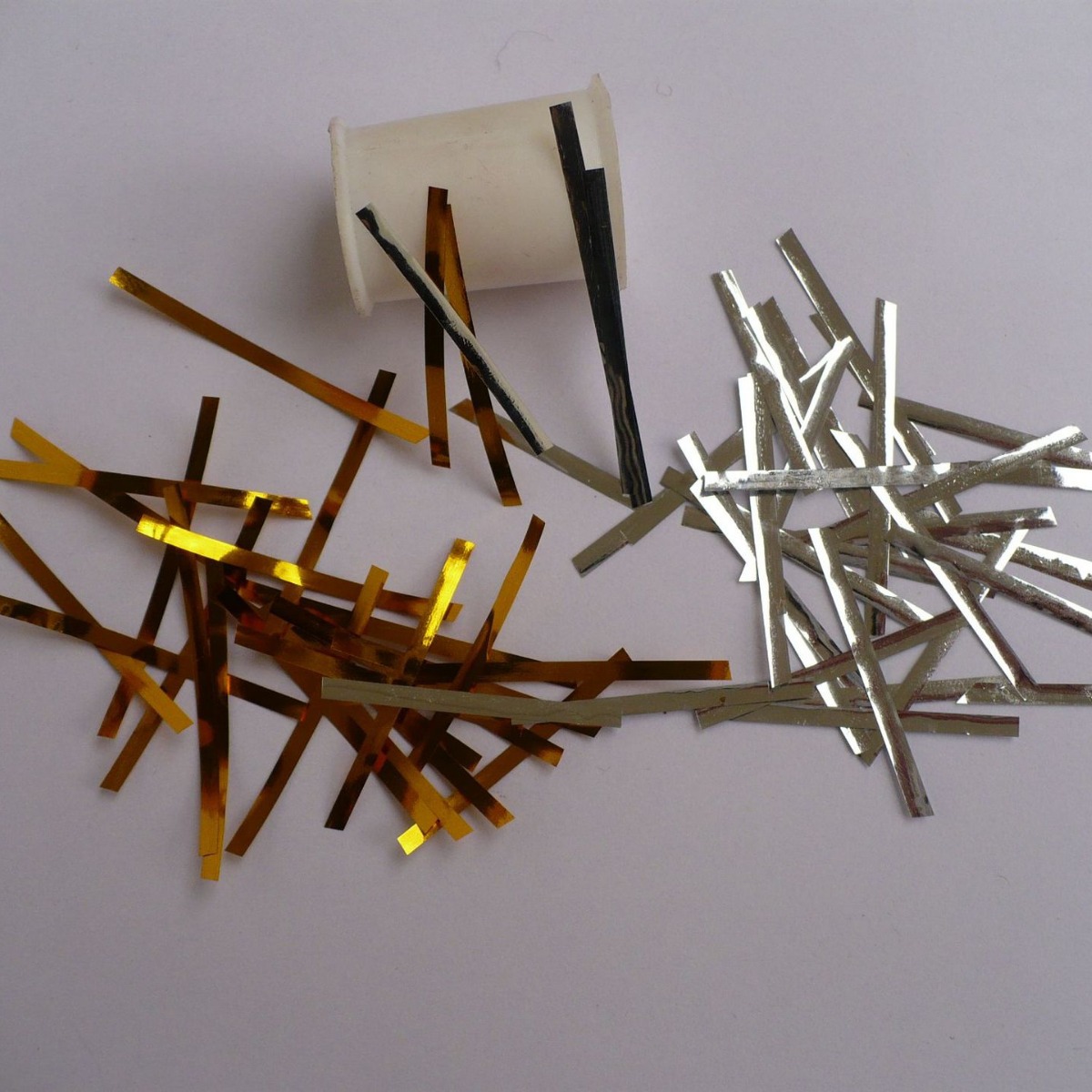 聚酯古铜色玫瑰金薄片庆典舞台抛洒银色碎纸片装饰紫罗兰裁切断片