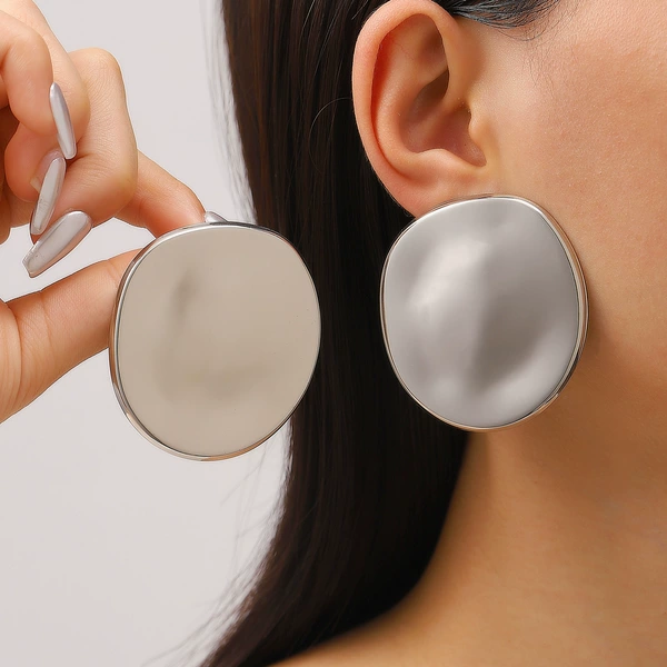 10 White K concave and convex circle 1691