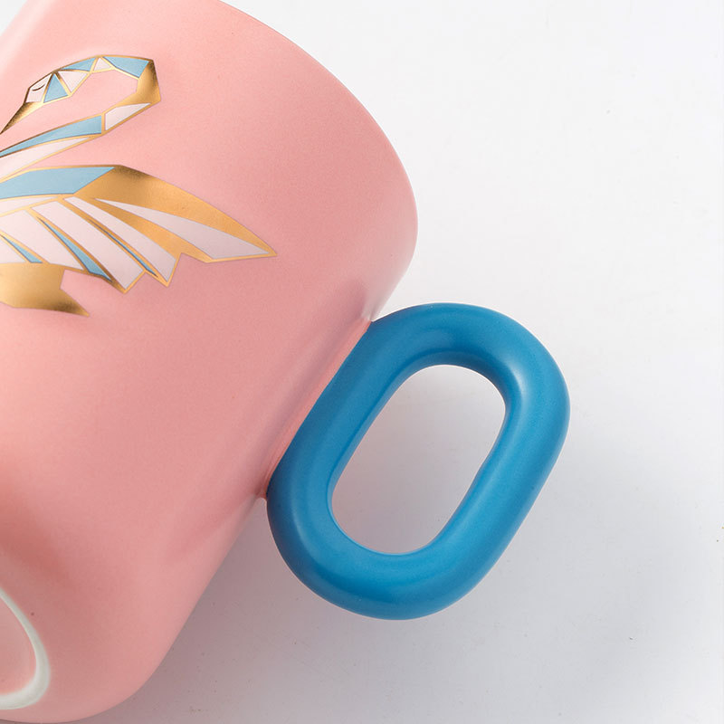 Taza de cerámica de alto aspecto traje ceremonia conmemorativa reunión regalo felicidad cosas buenas para enviar a los clientes regalos de vacaciones