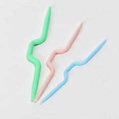 セーター針編み上げツールプラスチック麻花針弓形針