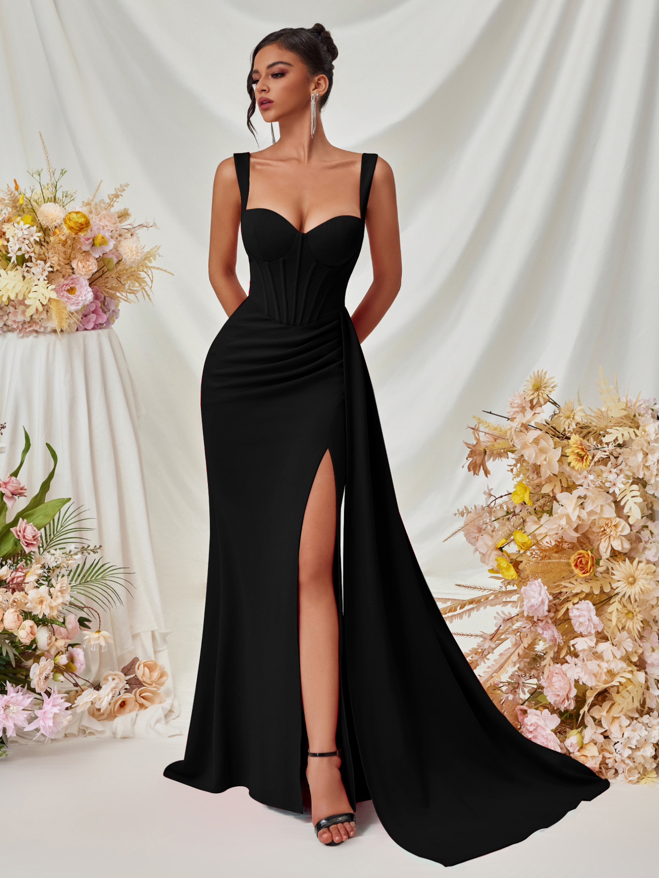 Nuevo vestido de noche sexy dividido de estilo europeo y americano, vestido largo con tirantes delgados de cadera de temperamento femenino de alta gama en stock