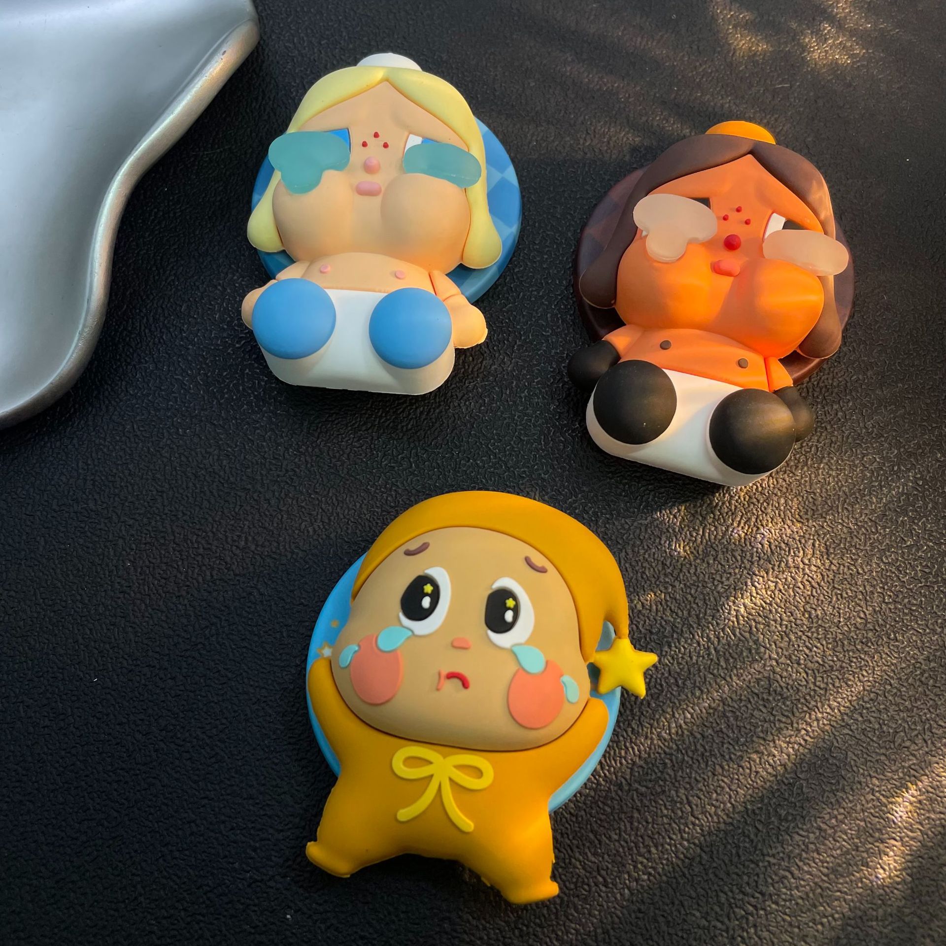 Fun Stereo Doll Magnetic Holder Suitable for Magsafe Mobile Phones with Strong Adsorption on the Desktop, Same Style for Men and Women