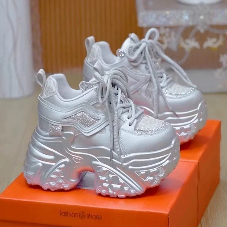 Популярные женские туфли на толстой подошве для увеличения роста, весна 2025, новый корейский стиль, модные блестящие повседневные туфли на каблуке