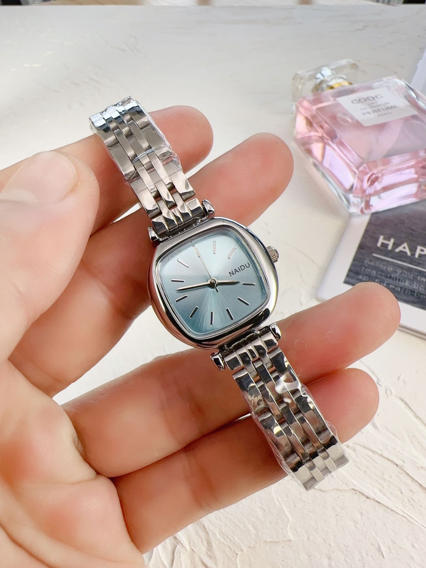 Alloy Strap Material Watch Classification Casual Geometric Concealed Buckle Quartz Women's Watches