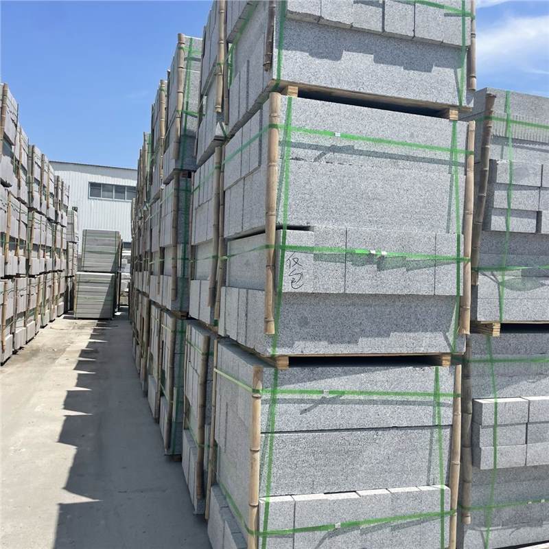 云南玉溪天然青石板路沿石庭院花园围边菜园挡泥侧边石花岗岩路牙