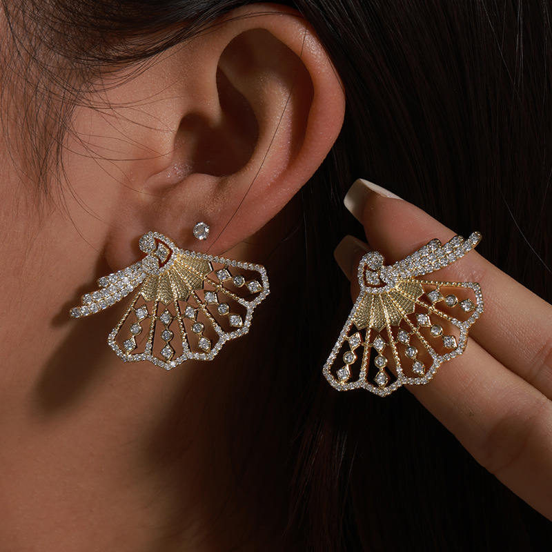 Pendientes de mariposa de moda transfronteriza europea y americana de Xuping, lujo ligero, sentido de alta gama, pendientes de nicho de otoño e invierno, pendientes de diamantes con incrustaciones, mujeres