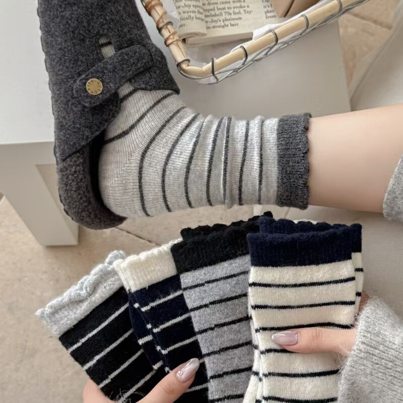 Zhuji Socks Autumn/Winter New Striped Socks for Women, Mid-Calf Socks, Warm Stacked Socks, Thickened Korean Style, Trendy and Versatile Zhuji Socks Autumn/Winter New Striped Socks for Women, Mid-Calf Socks, Warm Stacked Socks, Thickened Korean Style, Trendy and Versatile