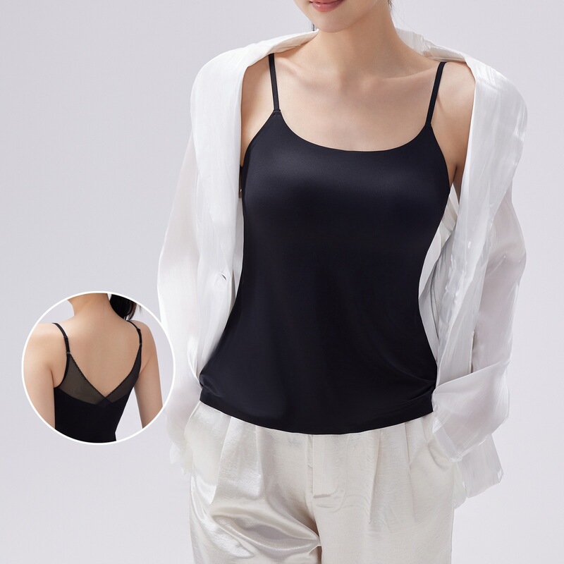 Live-Streamed Silk Beauty Back Camisole 2026 Spring/Summer Inner Wear with Built-In Chest Pads, Can Be Worn as Outerwear Live-Streamed Silk Beauty Back Camisole 2026 Spring/Summer Inner Wear with Built-In Chest Pads, Can Be Worn as Outerwear