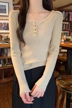 韩版方领气质修身设计感纽扣内搭针织打底衫毛衣女秋季长袖短上衣