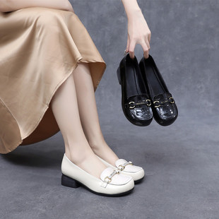 Round toe shallow mouth shoes women's 2024 spring and autumn new leather patent leather metal buckle mid heel loafers women's comfortable small leather shoes