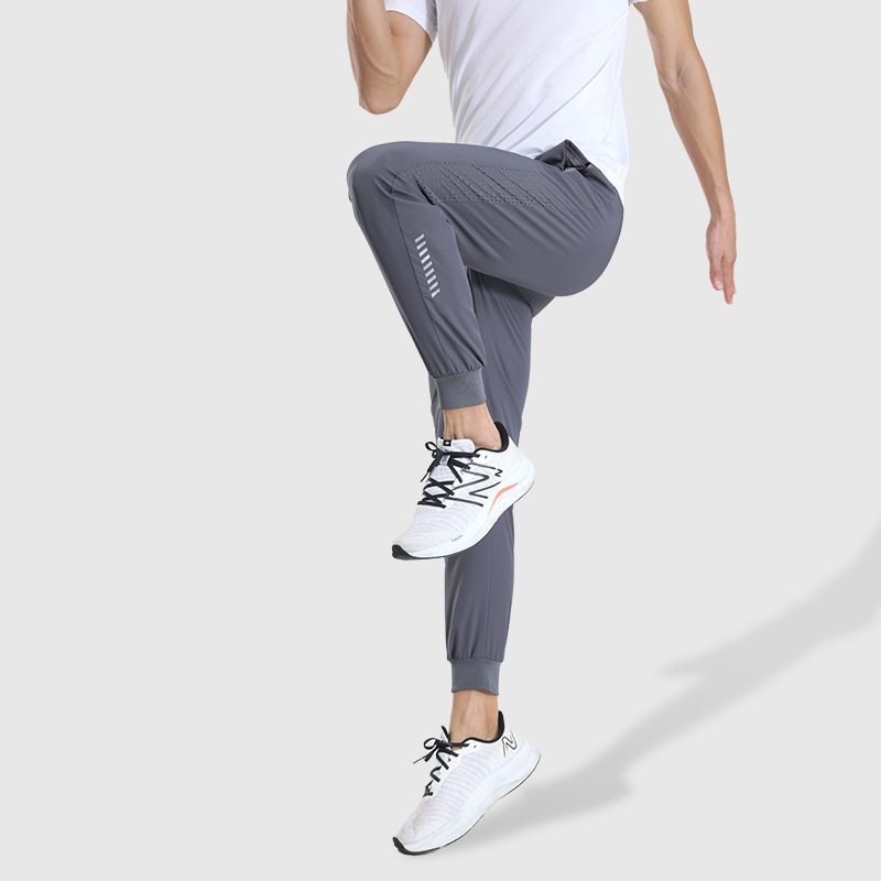 Pantalones deportivos de secado rápido Entrenamiento de fitness para hombres Seda de hielo verano Delgado transpirable tobillo-atado corriendo pantalones tejidos Casuales