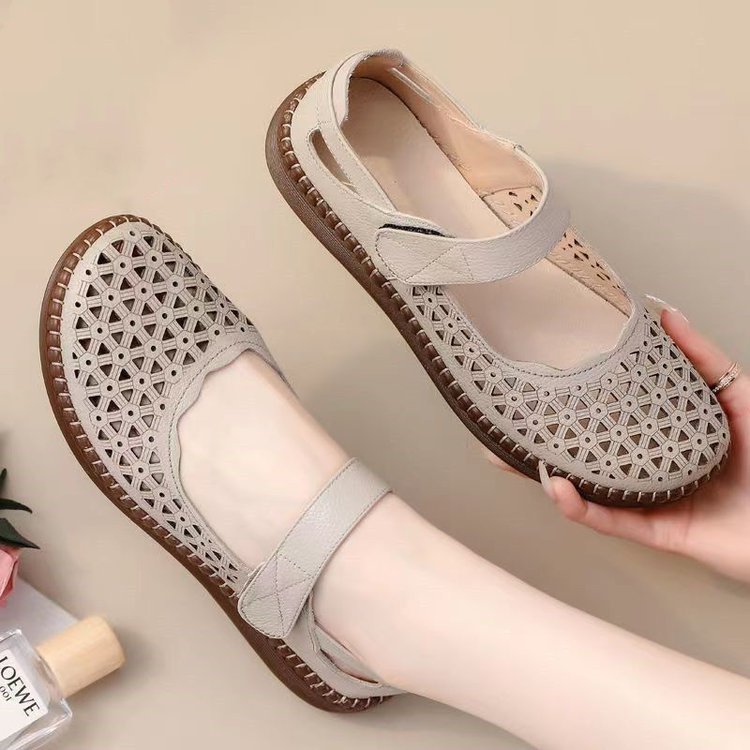 Sandalias de madre de fondo plano de verano, zapatos casuales de mediana edad y ancianos con agujeros de fondo suave transpirables, zapatos de playa de vejez antideslizantes huecos, mujeres
