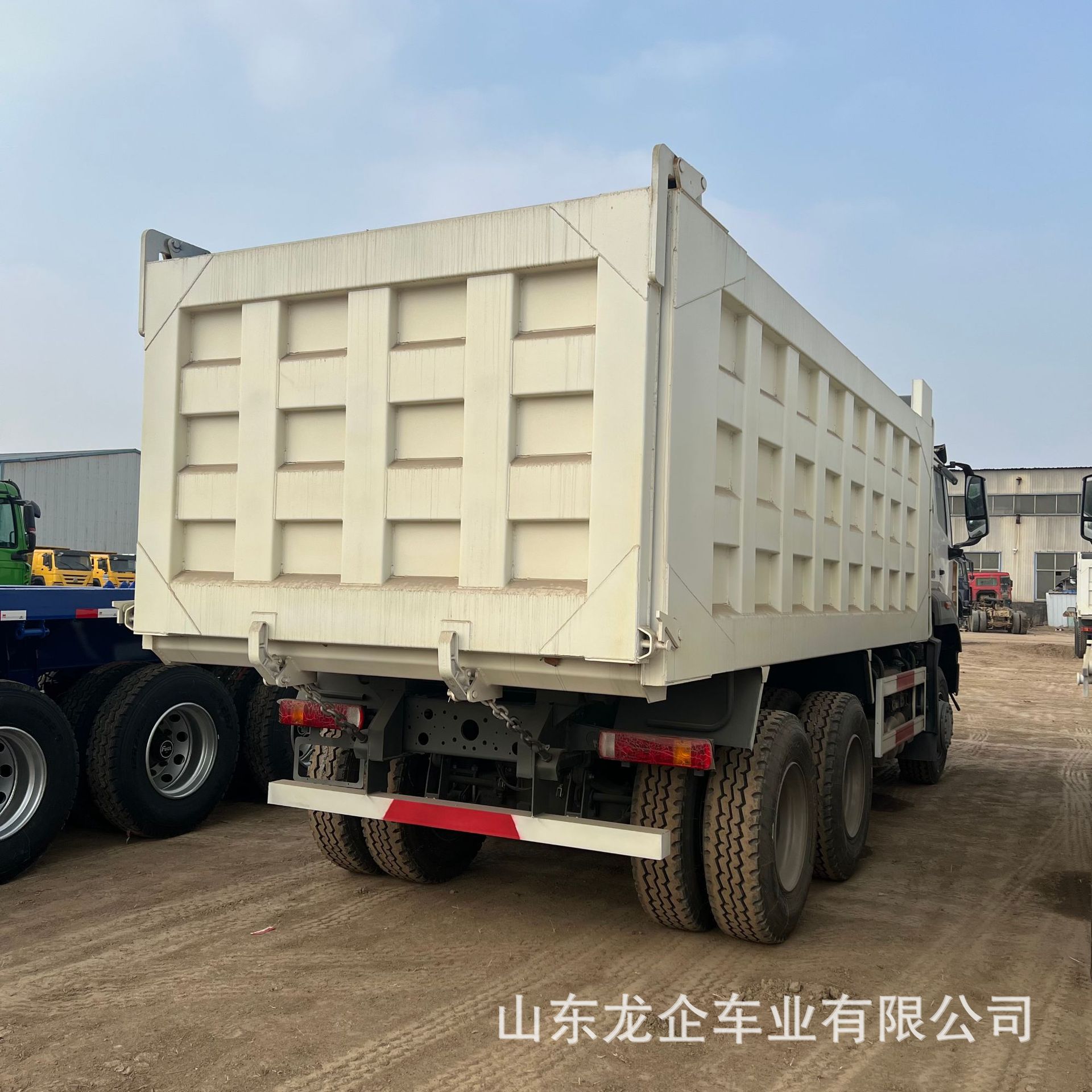 Cross-Border Direct Sales of African Heavy-Duty Howo Engineering Dump Trucks, 371 Horsepower, 10-Wheel Dump Trucks, Ore Transport Trucks