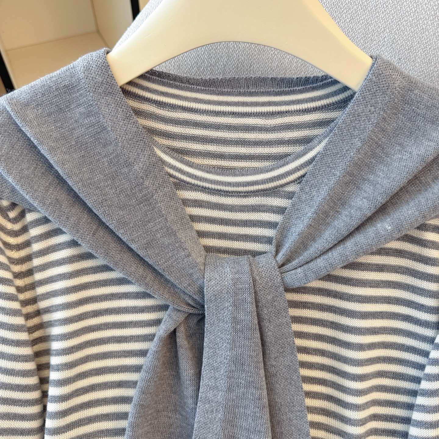 6 Wool Stripesd Knitwears, Long-Sleeved Round Neck T-Shirts, Loose Shawls, Versatile Thin Slimming Look Tops, Two-Piece Set for Women