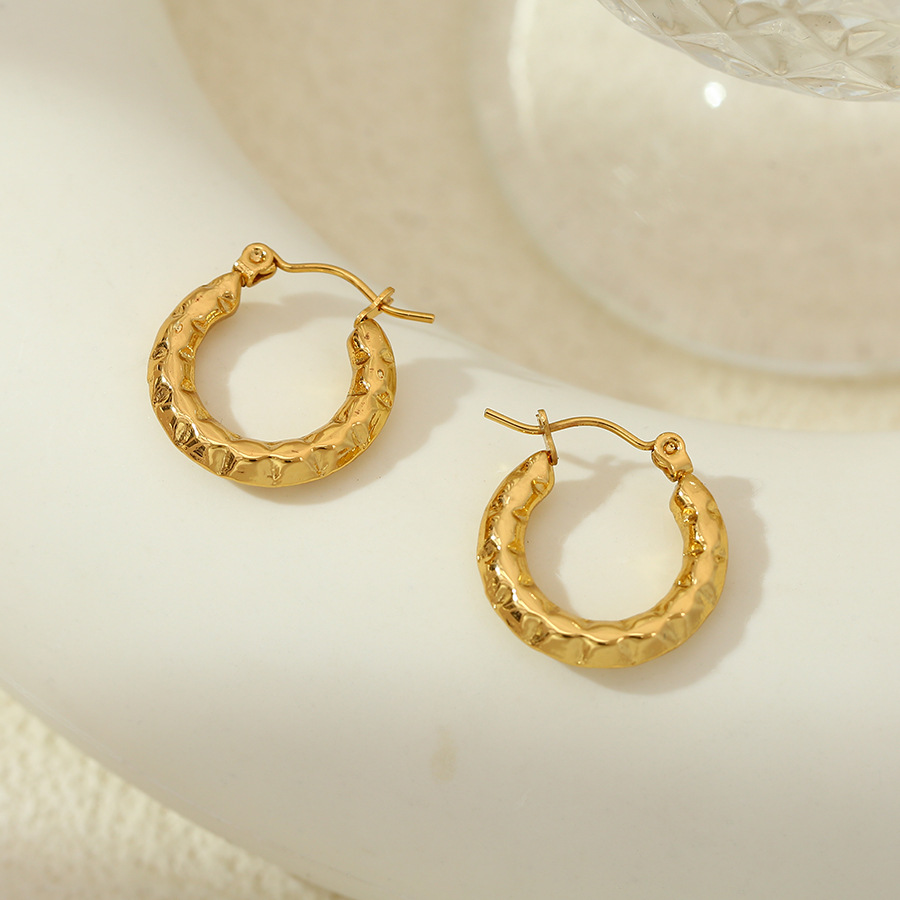 Transfronterizos europeos y estadounidenses de acero de titanio redondo torsión pernos de orejas de alta calidad no se desvanecen pendientes de oro de 18 quilates pernos de orejas de acero inoxidable para mujeres