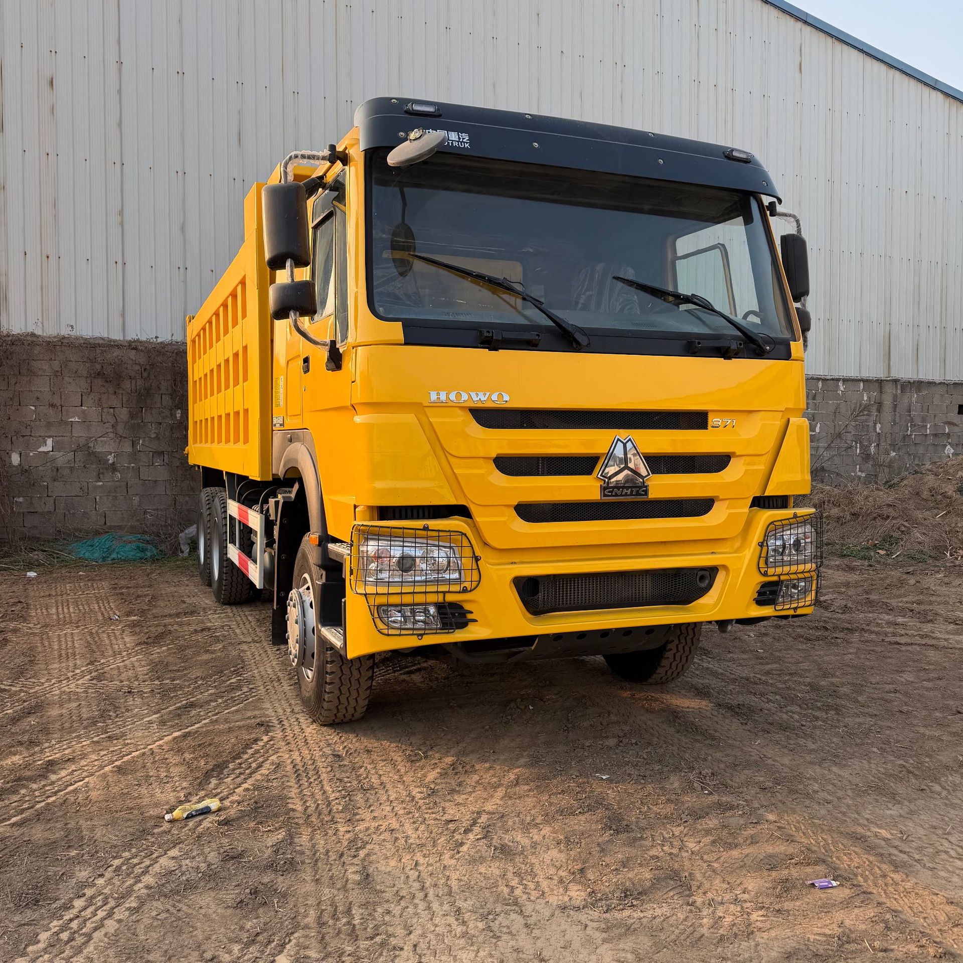 Factory Exports Howo Dump Trucks, 371-Horsepower Rear-Dump Eight-Wheel Dump Trucks, 10-Wheel Dump Trucks, Heavy-Duty Engineering Vehicles