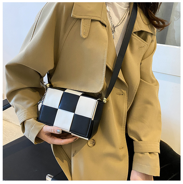 Women's Small Pu Leather Plaid Fashion Square Magnetic Buckle Crossbody Bag display picture 15