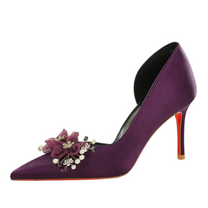 9267-AH113 French Feng Shui Diamond Flower Banquet Shoes with pointed sides, empty red soles, and a thin heel silk sole