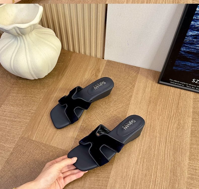 Women's Summer 2026 New Fashion High-end Flat Comfortable Sandals With Chunky Heels For Casual Beach Wear_vogvips.com