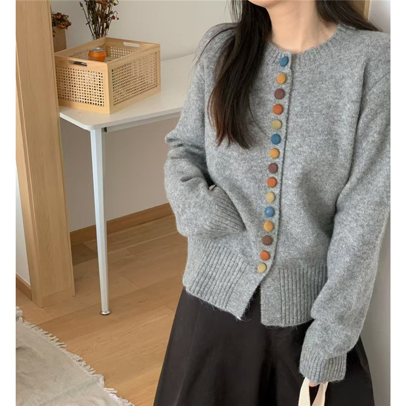 单排彩色纽扣复古酒红色毛衣外套女高级感气质百搭减龄洋气针织衫