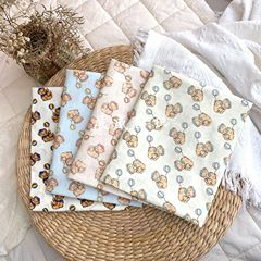 60本の綿のデジタルプリントの生地の韓国版の漫画の風船の熊の布は子供服の部屋の服を包みます。