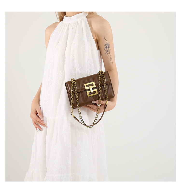 A stylish commuter diamond-patterned lock buckle small square bag, a versatile commuter single-shoulder bag, a new 2024 model, a women's crossbody bag undefined