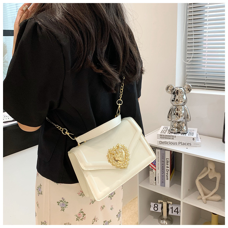 Bolsas Nova Moda Bolsa Feminina Bolsa Transversal de Alta Qualidade Bolsa Feminina com Corrente Bolsa Love Pearl Estilo Europeu e Americano Bolsa Quadrada Pequena_voghion.com