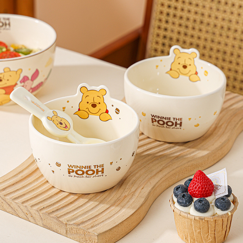 軽くて豪華な維尼熊の陶磁器の碗の2025の新型の高い顔の値の碗のセットの漫画の家庭の仕事の碗は漫画のスプーンを配合します|undefined