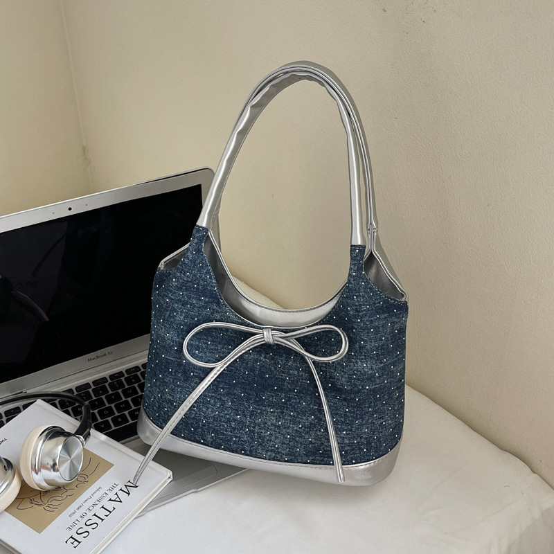 Versión coreana del bolso de axila de nicho 2025 nuevo bolso de mezclilla bolso de moda con lazo bolso de hombro con diamantes de estilo occidental