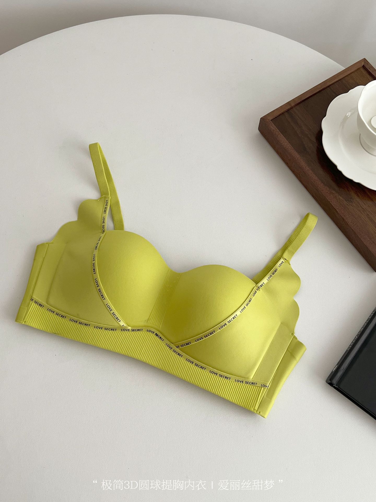 Ventas directas de fábrica comercio electrónico transfronterizo Sudeste de Asia Vietnam Tailandia damas simple tridimensional sin costuras en el sujetador Tovin