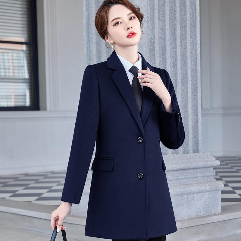 221 여성용 블루 수트 칼라