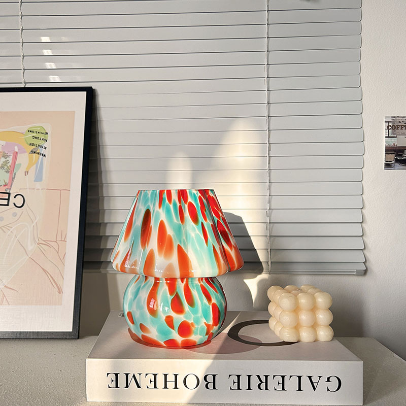 Lámpara de hongo en forma de flor creativa transfronteriza Lámpara de noche simple de estilo crema Lámpara de mesa de decoración de ambiente de niña linda in