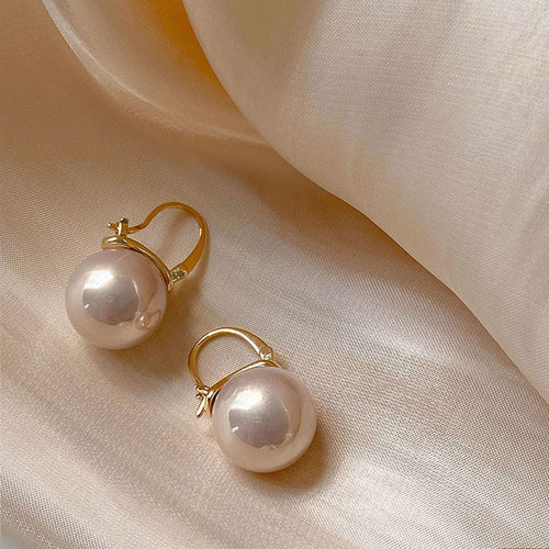 Cross-border new Japanese and Korean fashion niche design high-end retro pearl U-shaped earrings wholesale for women