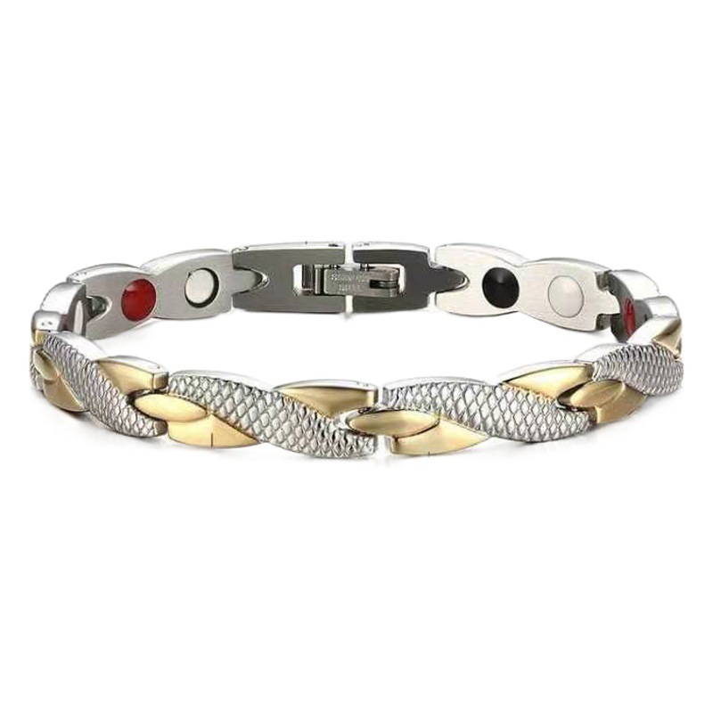 Yiwu pequeña mercancía al por mayor dragón patrón de acero de titanio galvanoplastia habitación imán de oro pulsera Taobao suministro de joyas en stock al por mayor