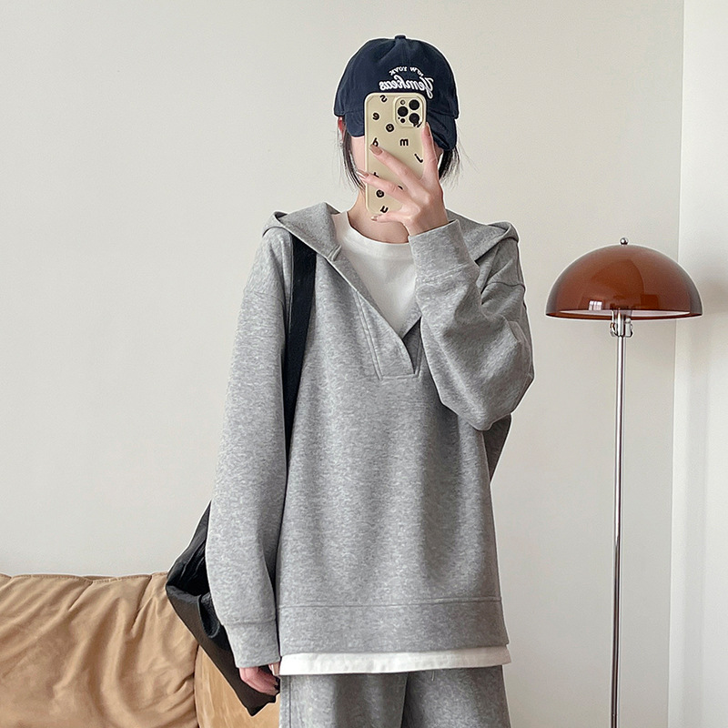 밝은 회색 상단