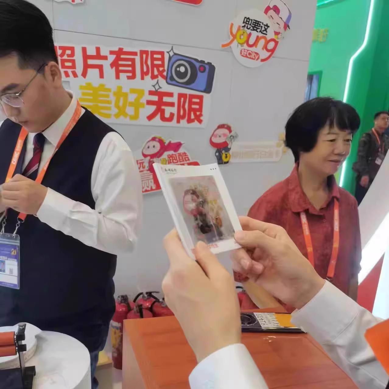 그레이팅 카메라 3D 플립 페인팅 인터랙티브 사진 그래미 기계 팔 슬로우 모션 촬영 라이트 페인팅 사인 인