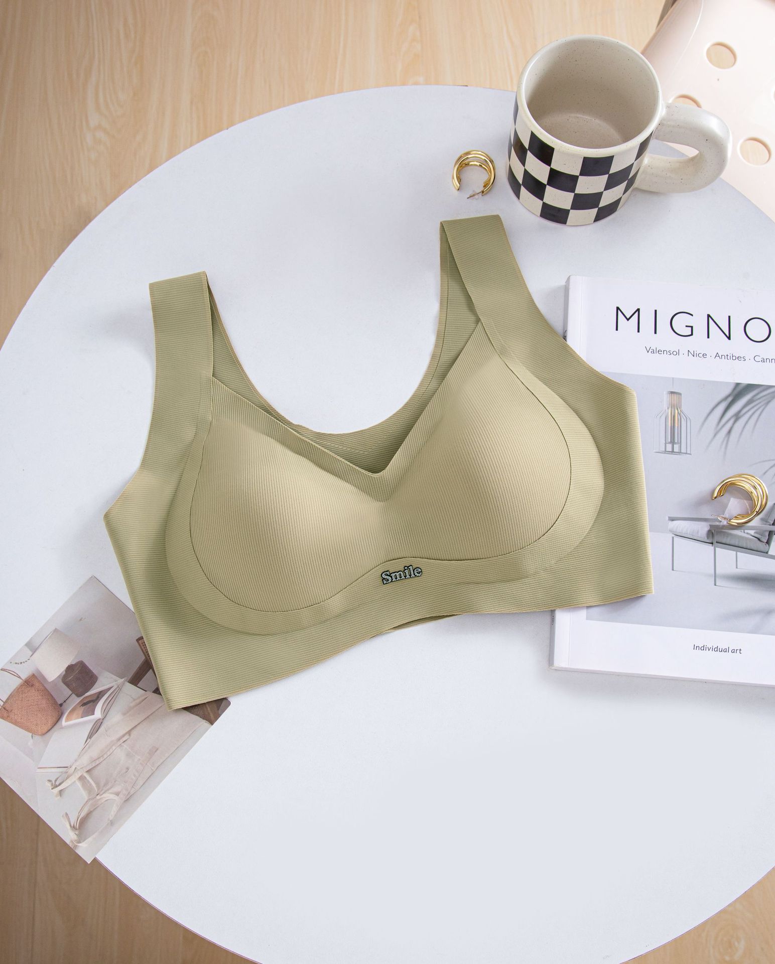 Venta directa de fábrica Comercio electrónico transfronterizo Sudeste de Asia Vietnam Tailandia Mujeres sin costuras Sujetador de texto cómodo y transpirable