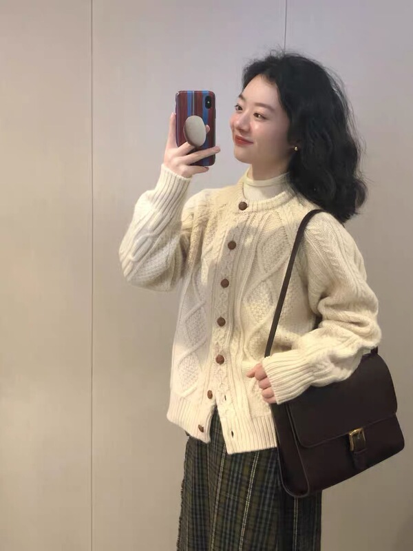 奶呼呼！2025早秋新款慵懒风奶杏色麻花针织开衫女宽松百搭外套女|undefined