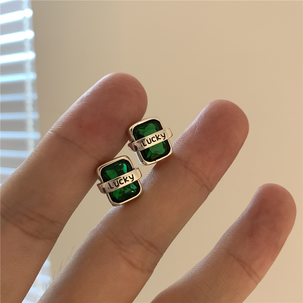 Corea del Sur Dongdaemun suerte diamante cuadrado hebilla avanzada nicho diseño luz lujo 925 aguja de plata pendientes del todo fósforo