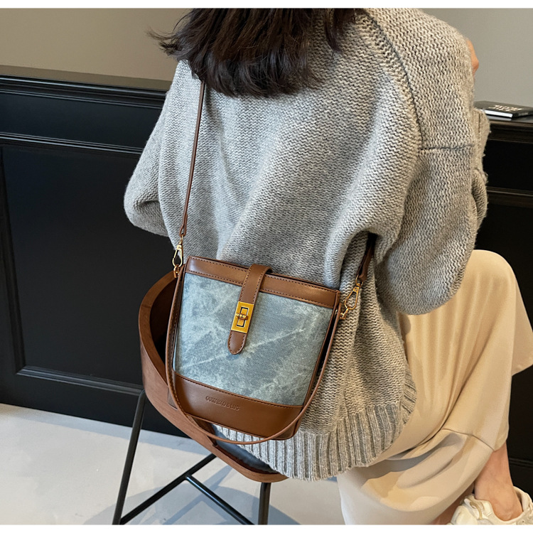 2024 New Korean-style trendy single-shoulder bag, niche design, underarm bag, fashionable and casual bucket bag, crossbody women's bag undefined