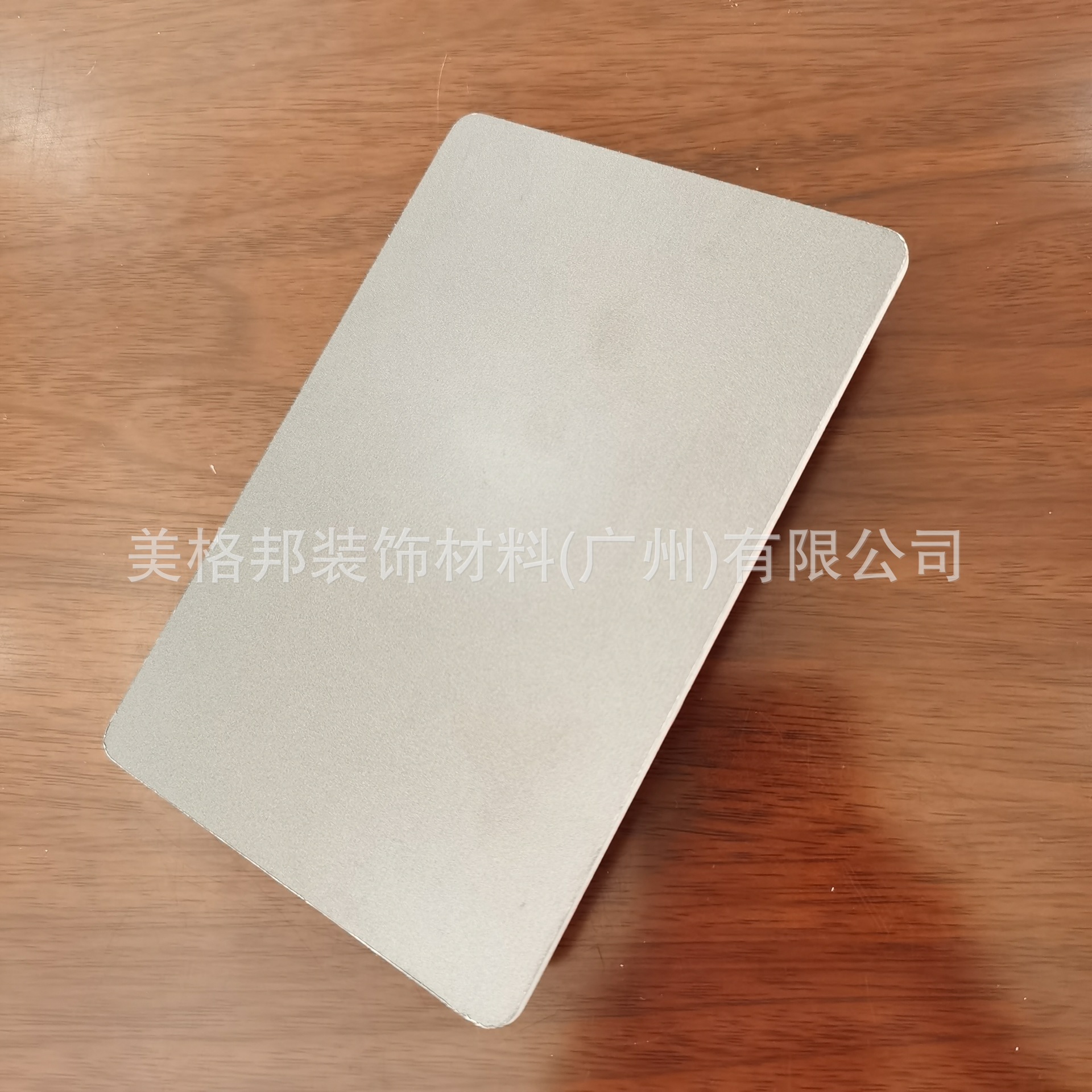 供应4mm50丝 二涂氟碳铝复合板 A级阻燃 银灰色铝复合幕墙板
