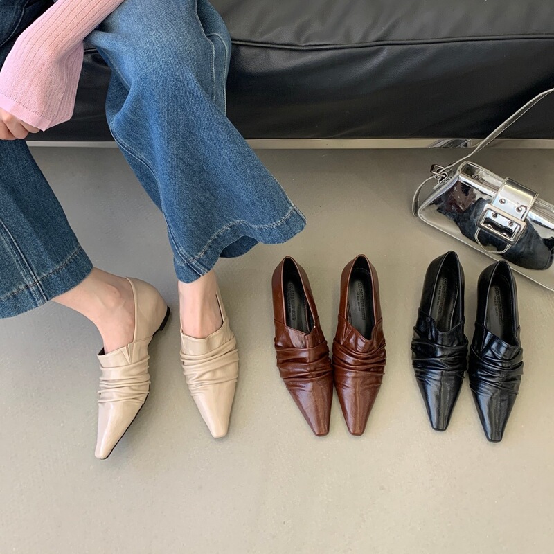 2026 Early Spring New Style Pointed-Toe Chunky High-Heeled Shoes for Commuting, Shallow Mouth Women's Single Shoes with Internal Height Increase and Pleated Leather Design 2026 Early Spring New Style Pointed-Toe Chunky High-Heeled Shoes for Commuting, Shallow Mouth Women's Single Shoes with Internal Height Increase and Pleated Leather Design
