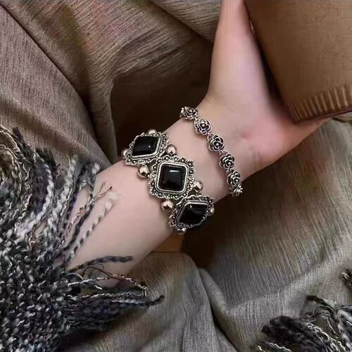 Juxtaposition~ New Chinese-style ethnic exotic heavy industry court bracelet for women, exaggerated, niche, personalized, sweet and cool, sister-in-law accessories