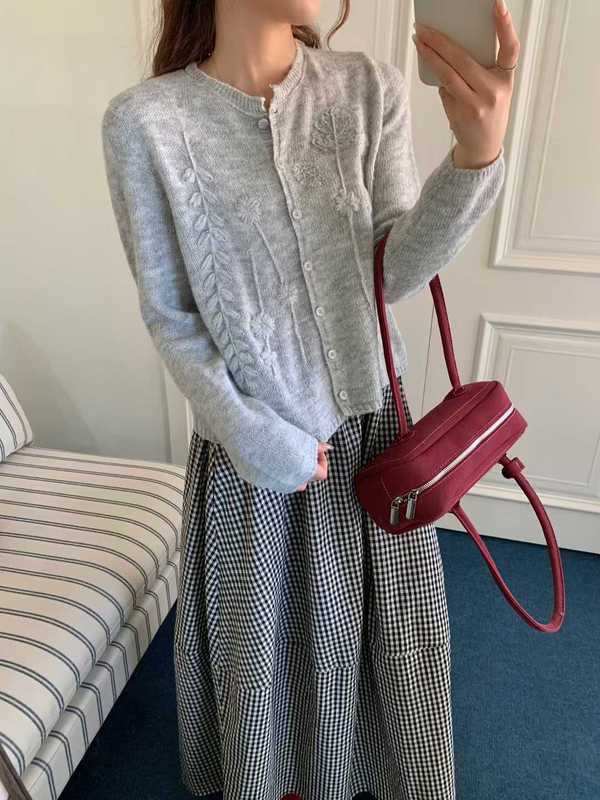 软糯立体刺绣小香风圆领针织开衫女秋季减龄百搭时尚宽松毛衣上衣|undefined