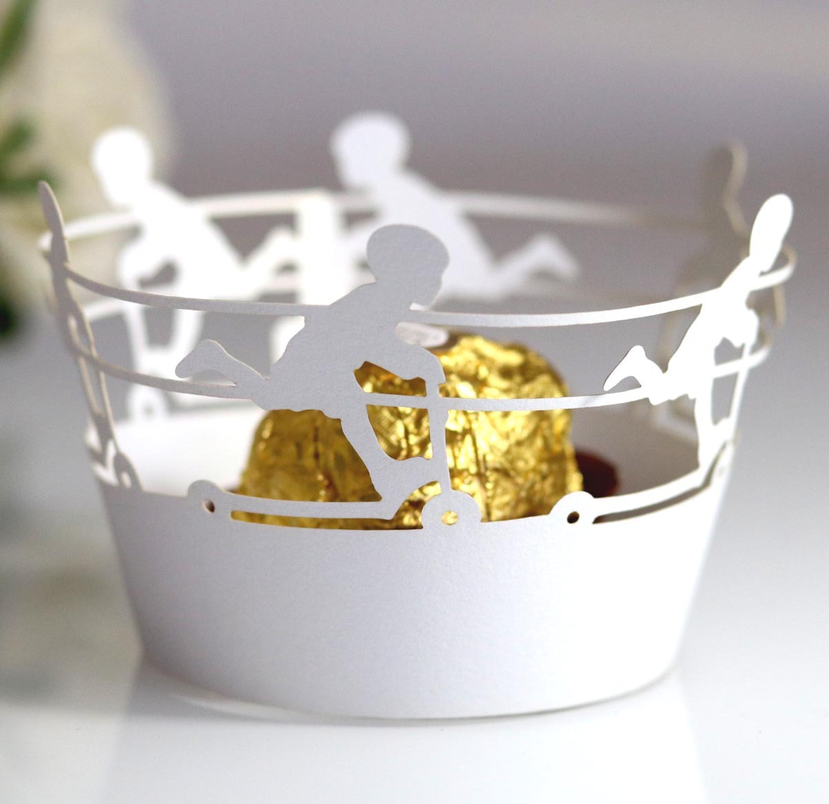 婚庆节日彩色蛋糕围边 纸杯镂空 小孩滑板创意蛋糕花边 浙江批发