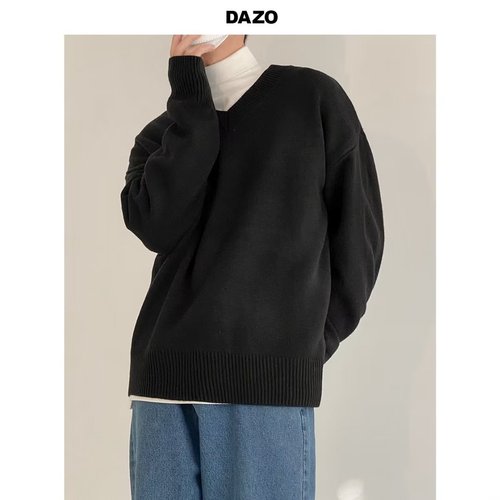 Loose V-neck sweater for men, trendy autumn/winter knitwear—Korean-style thickened, laid-back base layer with a heart-shaped neckline.