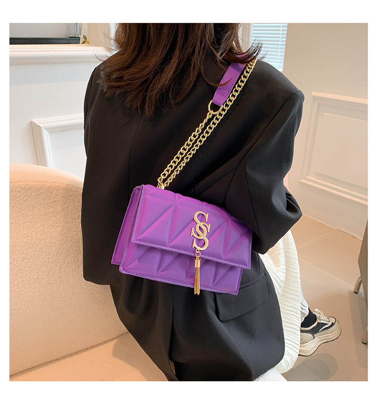 Women's Medium Spring&summer Pu Leather Solid Color Streetwear Square Magnetic Buckle Shoulder Bag display picture 6